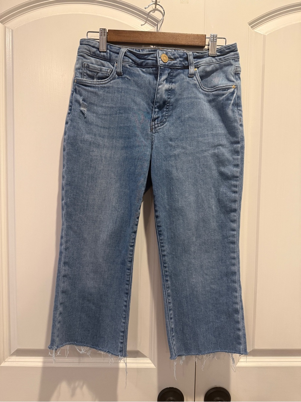 Kut from the Kloth Women’s Light Wash Denim Capris Size 4